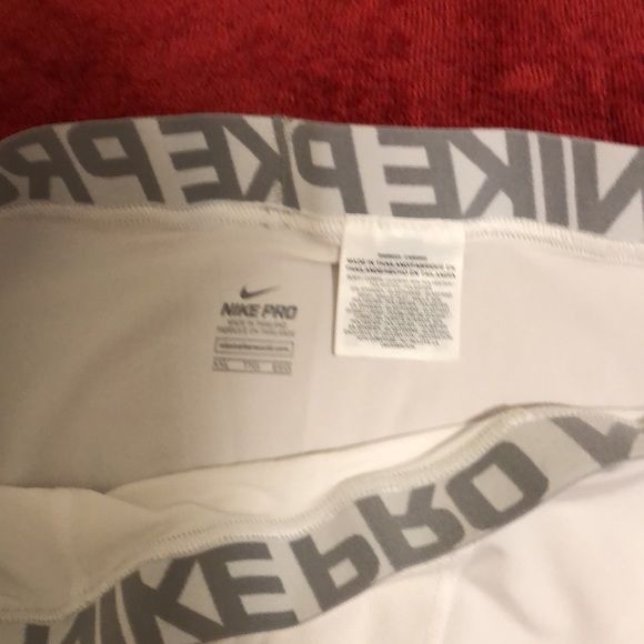 Nike - Picture 2 of 2